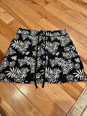 N.Y.L. Floral Skort in Black & White Size PS